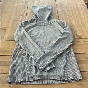 Lululemon Heather Gray Knit Turtleneck Sweater with Ribbed Texture